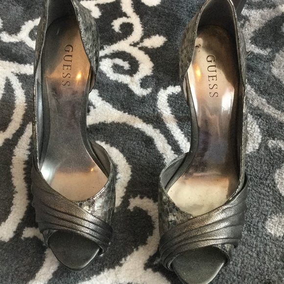 2 Pairs of Metallic Stilettos 8 1/2 Guess + Santan - Picture 1 of 8